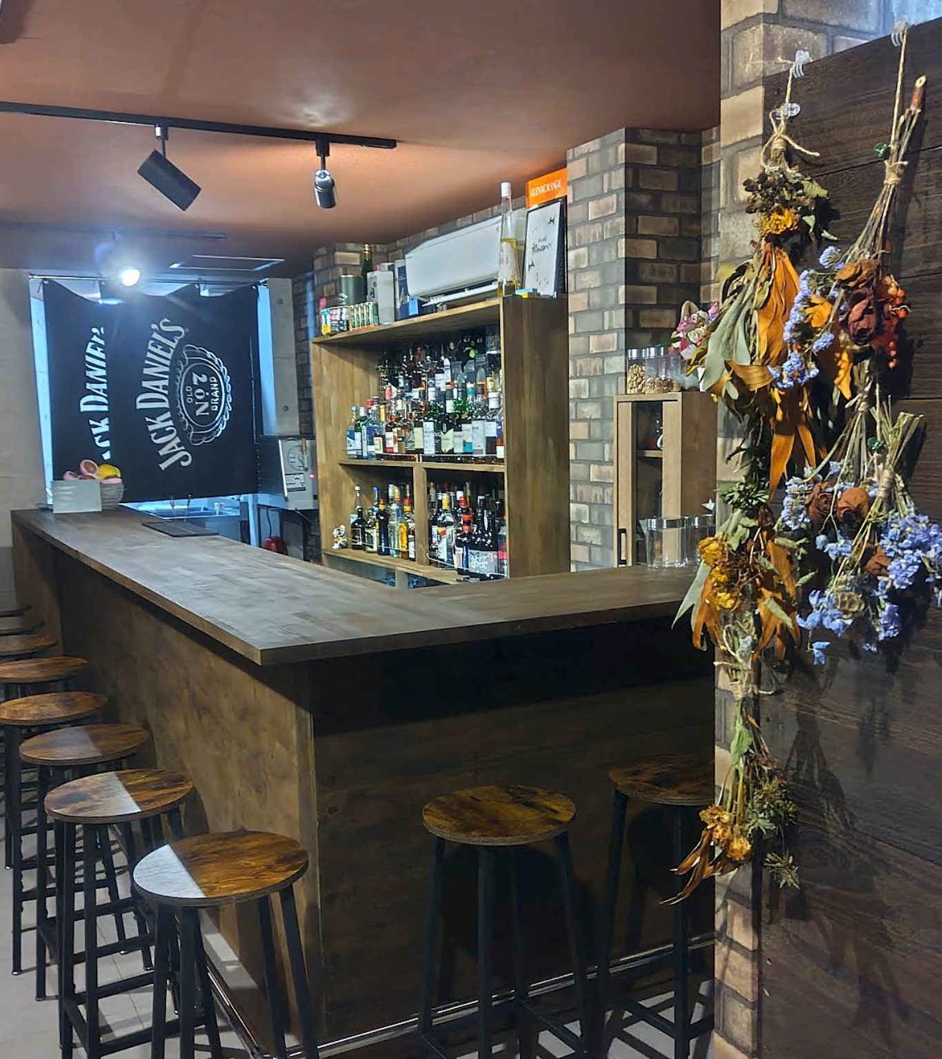 shot bar Alb 店内写真
